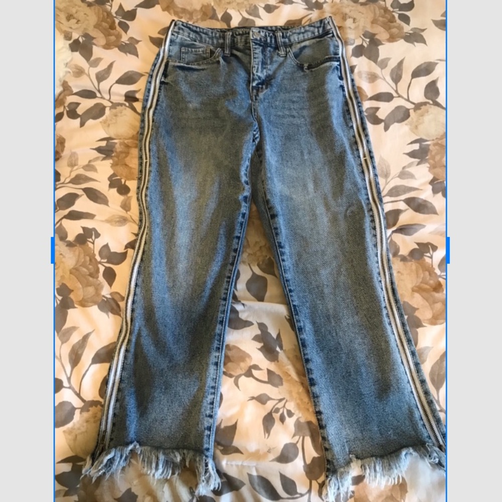 Distressed bottom zipper jeans